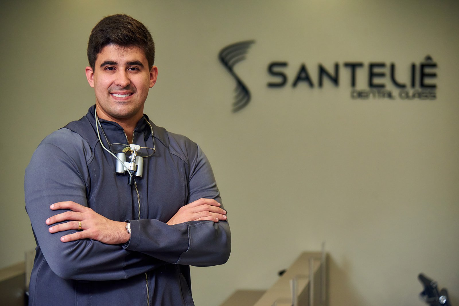 Profissional instrutor da santeliê